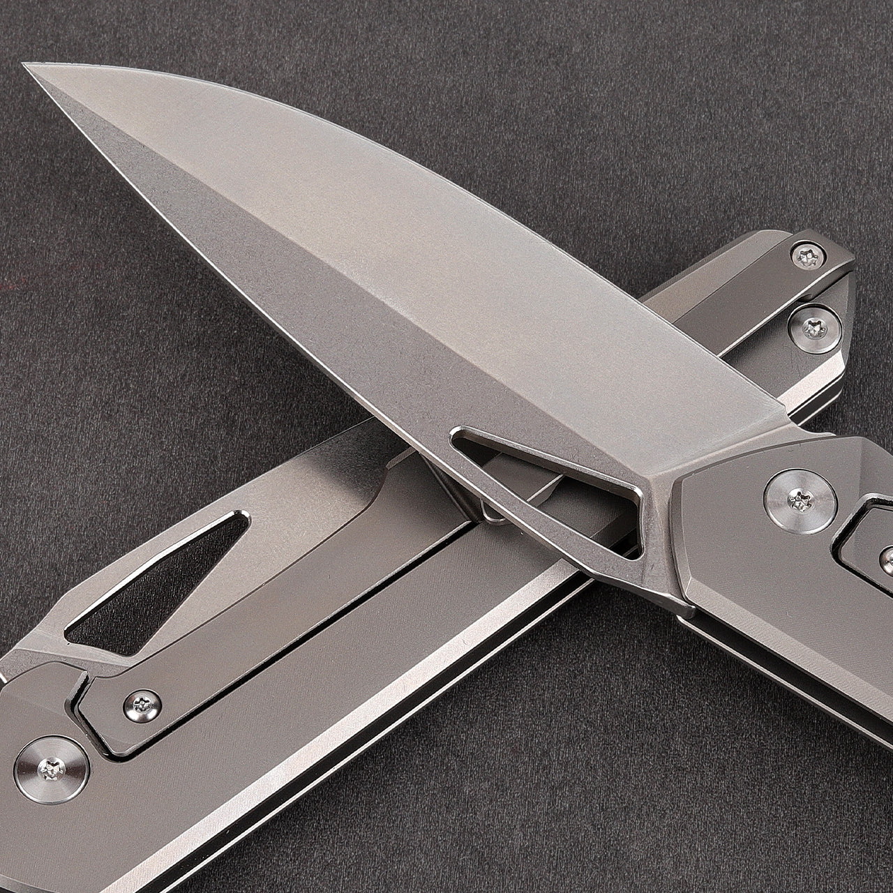 KAD2608-TA THUMB HOLE EDC BORN for the 80th Anniversary of Victory